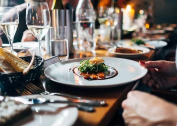 Travelers Can Easily Understand Regional Dining Features and Recommended Foods to Help Them Quickly Integrate into Local Food Cultures