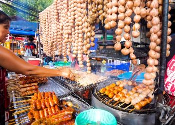 Many Tourists Now Prefer Experiencing Local Culture Through Authentic Street Food