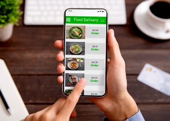 The Digital Dining Experience: How Technology is Transforming the Interaction Between Restaurants and Consumers
