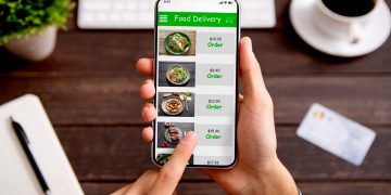 The Digital Dining Experience: How Technology is Transforming the Interaction Between Restaurants and Consumers