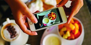 Exploring Local Food Gems: How Food Travelers Are Using Mobile Apps and Maps to Discover Hidden Culinary Treasures