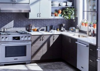 Smart Kitchen Devices: Revolutionizing the Traditional Kitchen with Wi-Fi and Bluetooth Connectivity